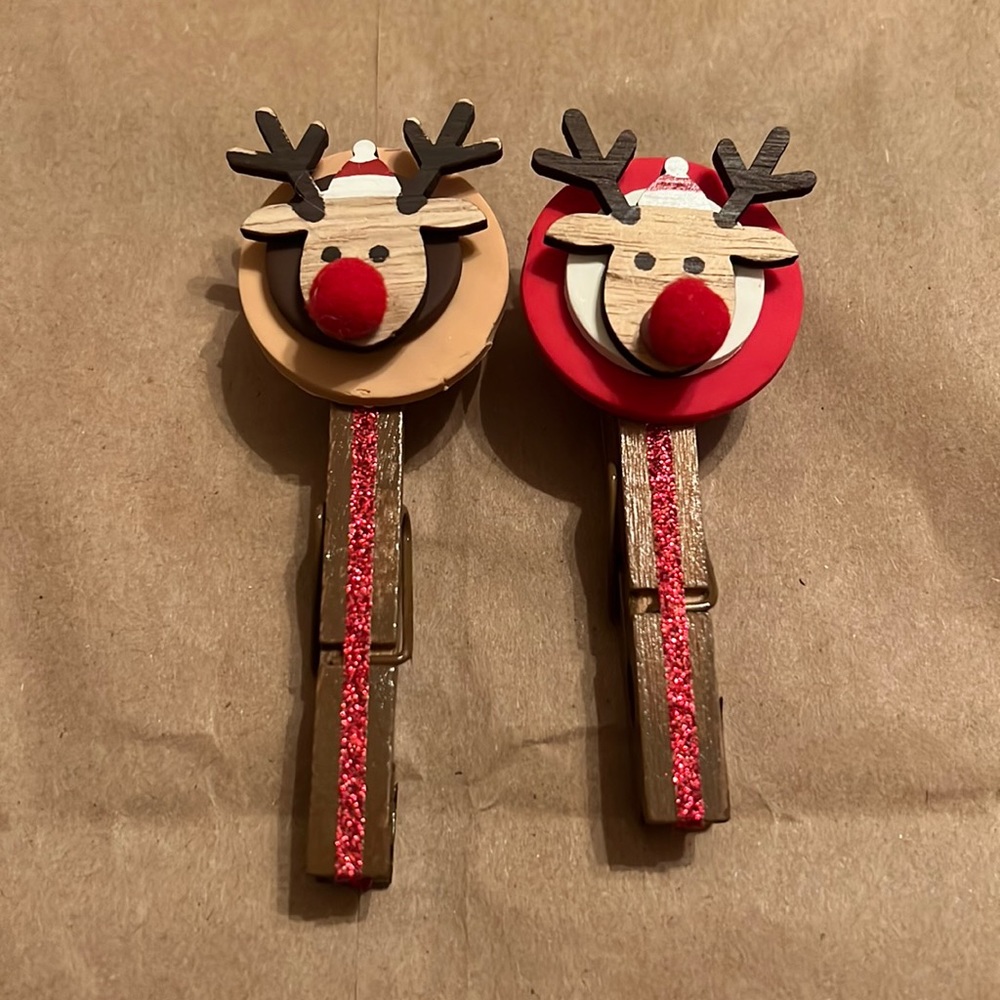 Adorable reindeer clips for chips or papers.